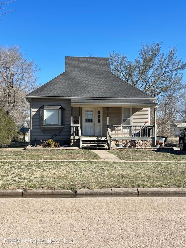 Primary Photo - 2 br, 2 bath House - 310 E. 4th St.