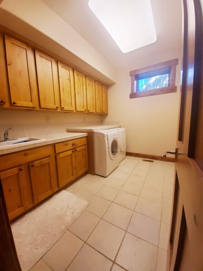 Foto del edificio - 2414 Eagle Ranch Rd