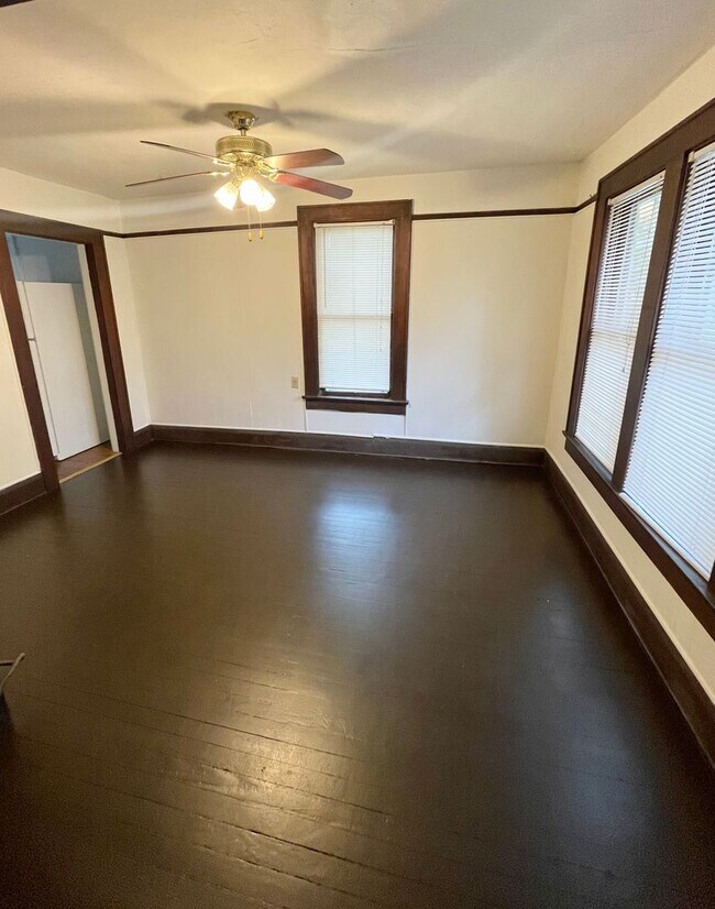 Building Photo - 122 E Hibiscus Dr