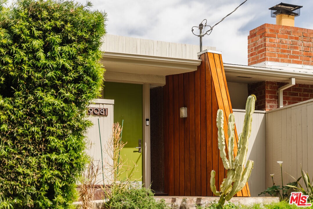Foto principal - 9081 Wonderland Park Ave