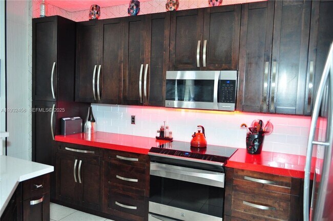 Foto del edificio - 4849 NW 108th Path