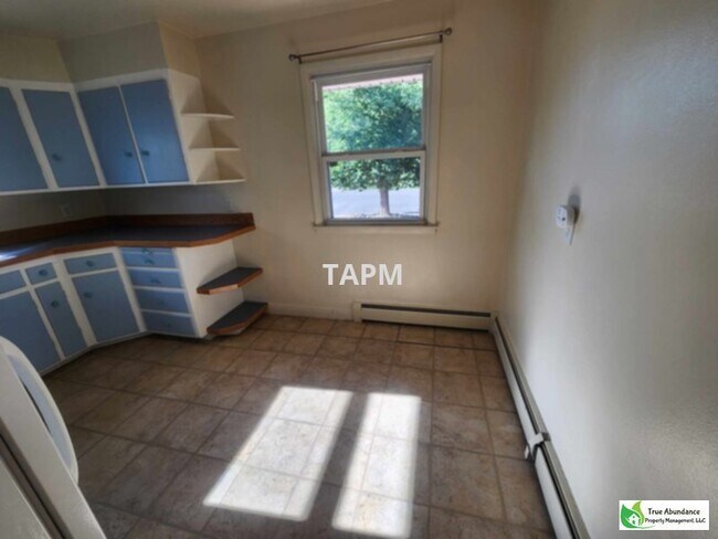 Building Photo - Nice 2 Bedroom Apartment