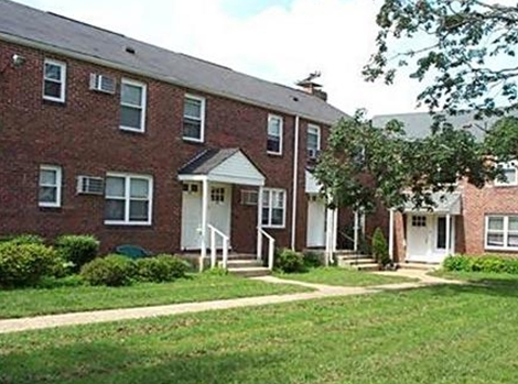 Primary Photo - Maple Court Apartments