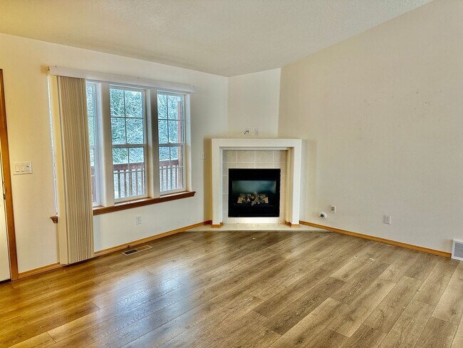 Building Photo - New on the market!