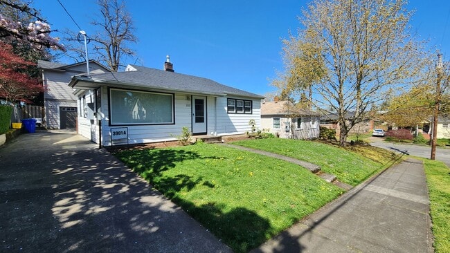 Building Photo - 3901 SE 49th Ave