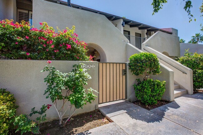 Foto del edificio - Stylish Ground-Floor Condo in Gated Palm S...