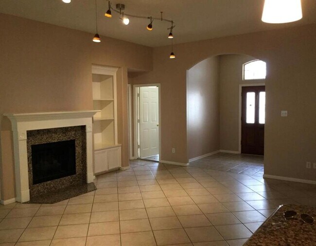 Building Photo - 1115 Courtside Dr E