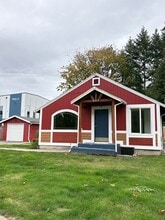 Building Photo - 19802 Des Moines Memorial Dr