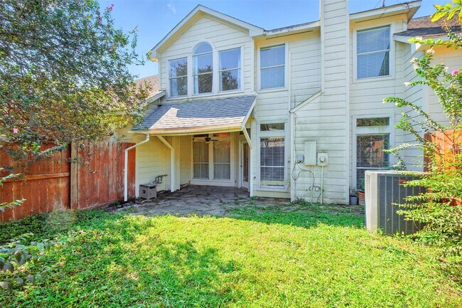 Foto del edificio - 10222 Thornmont Ln