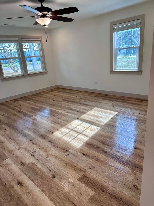 Foto del edificio - Newly Built Home minutes from Downtown Madison