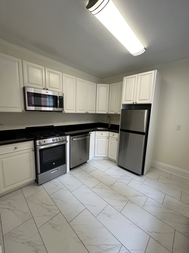 Building Photo - 3 Chauncy Ln