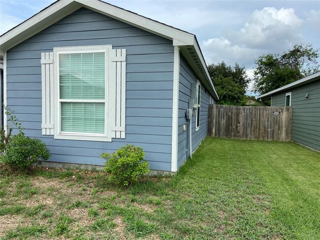 Building Photo - 12642 Pelican Bay Dr