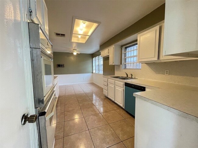 Building Photo - 7110 Foxmar Ln