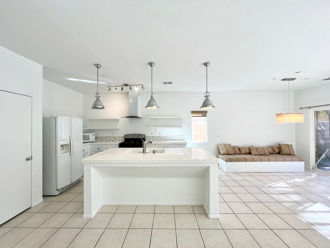 Building Photo - 1267 Palmas Ridge