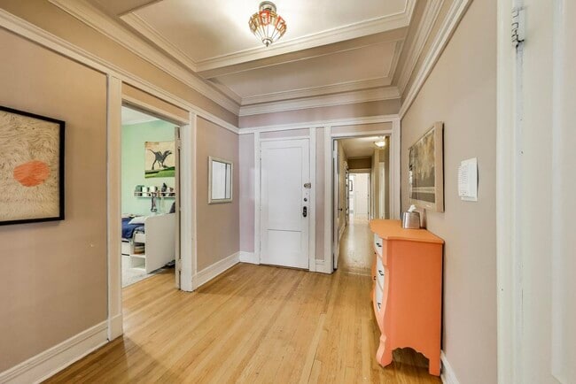 Building Photo - 5502 S Hyde Park Blvd