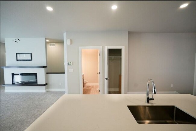 Building Photo - Modern 3-Bedroom Ranch in Grimes – Availab...