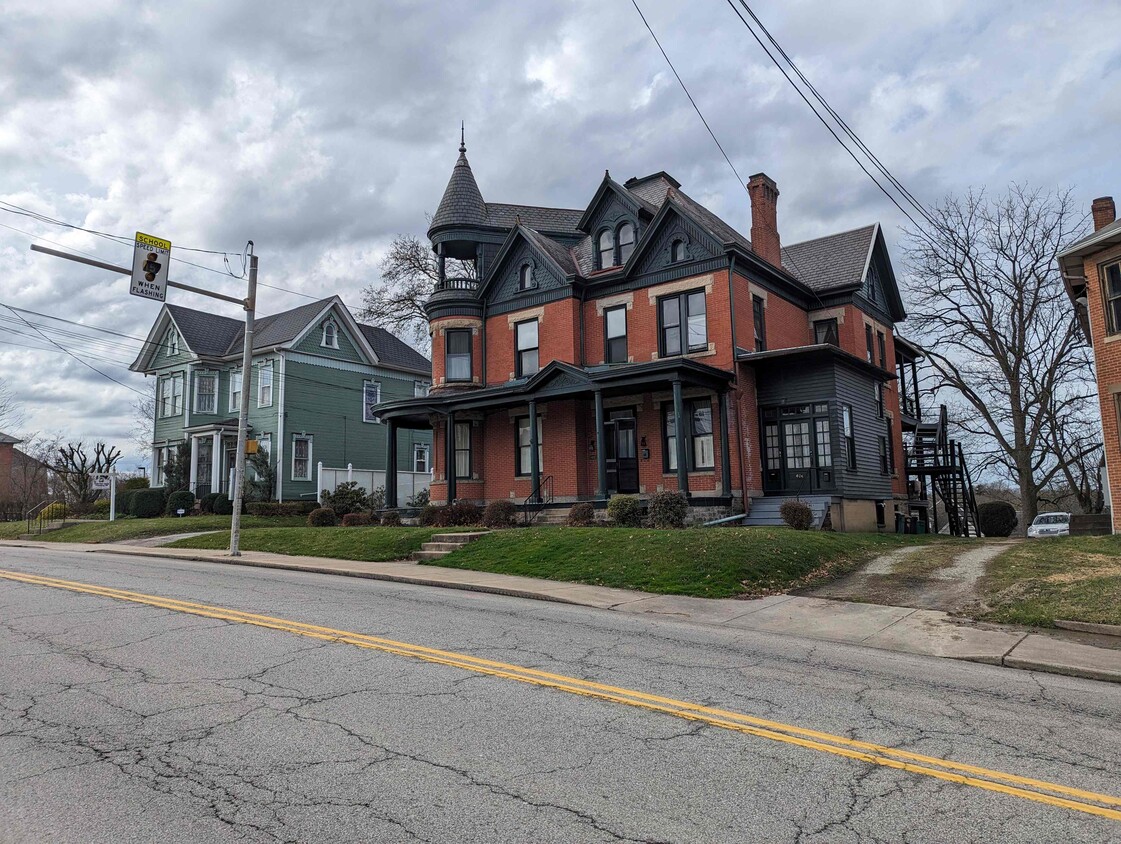 Primary Photo - 404 N Main St