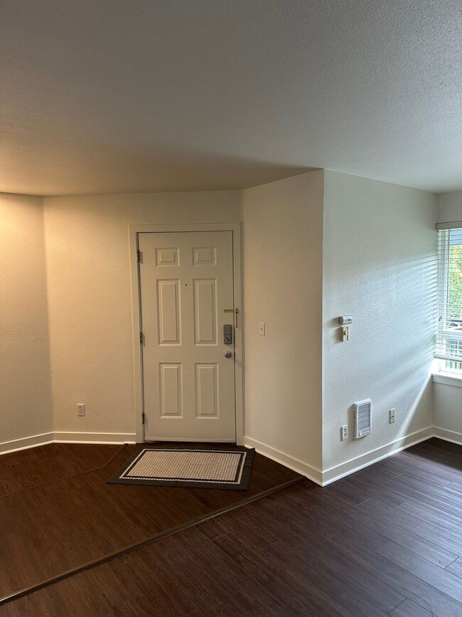 Building Photo - Nice 2 bed / 1 bath Condo in Bothell!