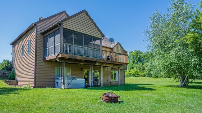 Building Photo - 2 Partridge Ct