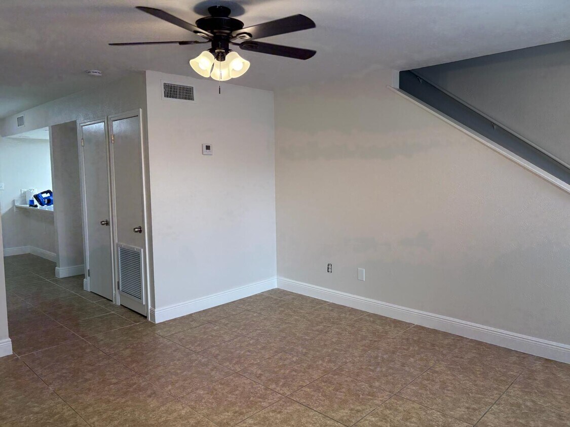 Foto principal - 2227 Lyme Bay Dr