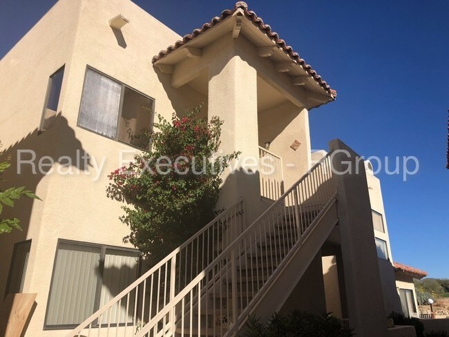 Building Photo - Resort Style Living!