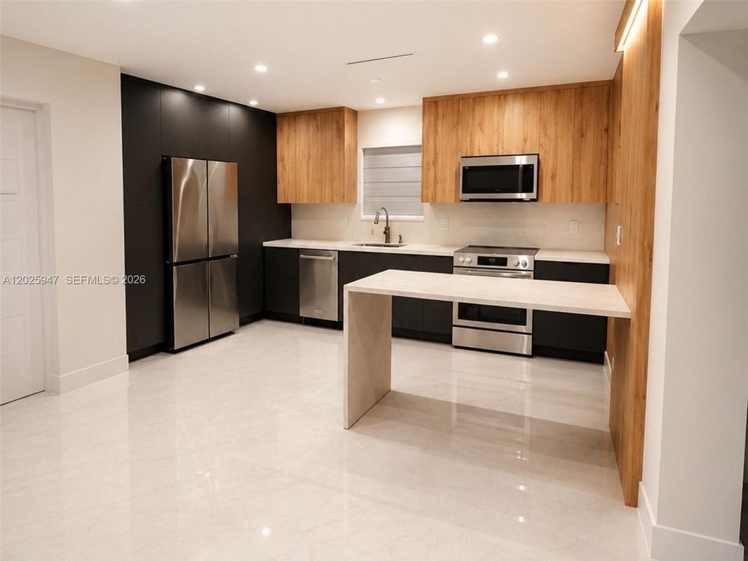 Foto del edificio - 901 NW 9th Ct