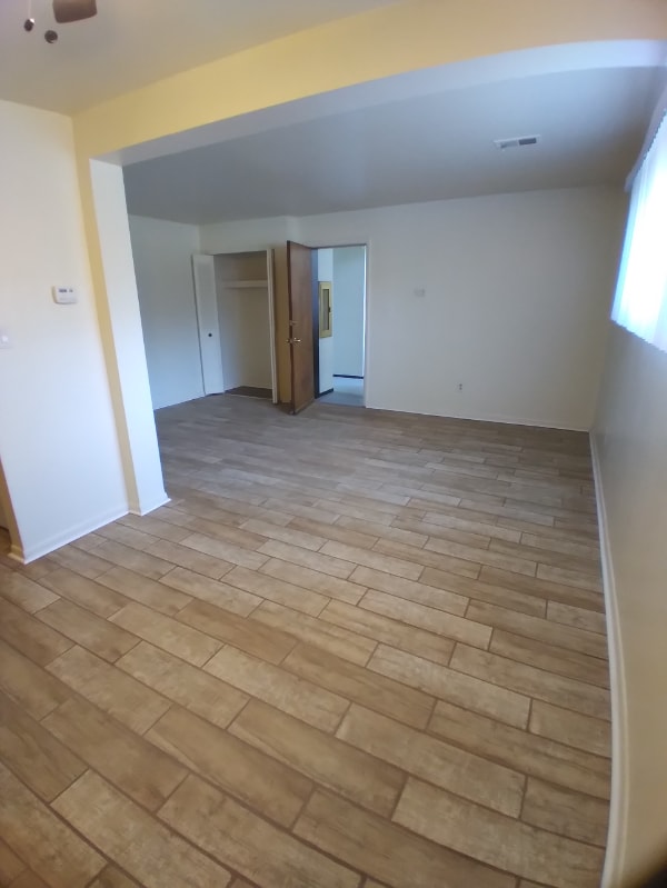 Building Photo - 3300 Kenmore Rd