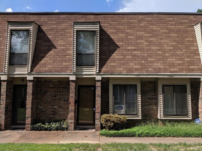 Building Photo - Germantown Condo Near Poplar Ave!