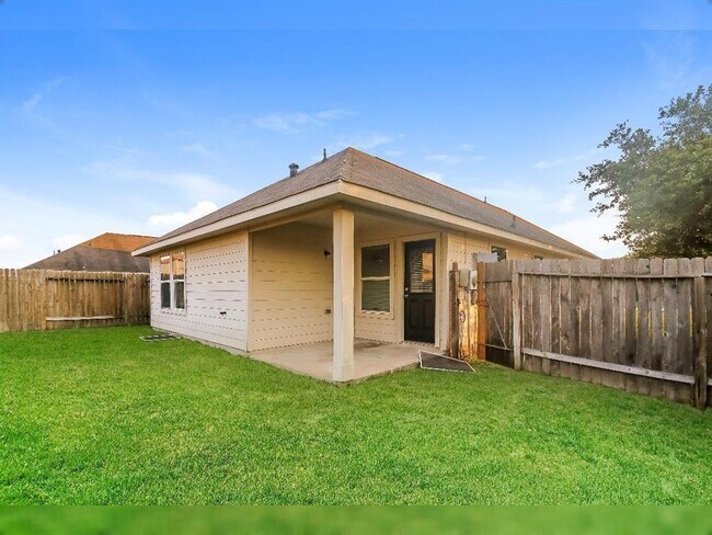 Foto del edificio - 5514 Plantation Forest Dr