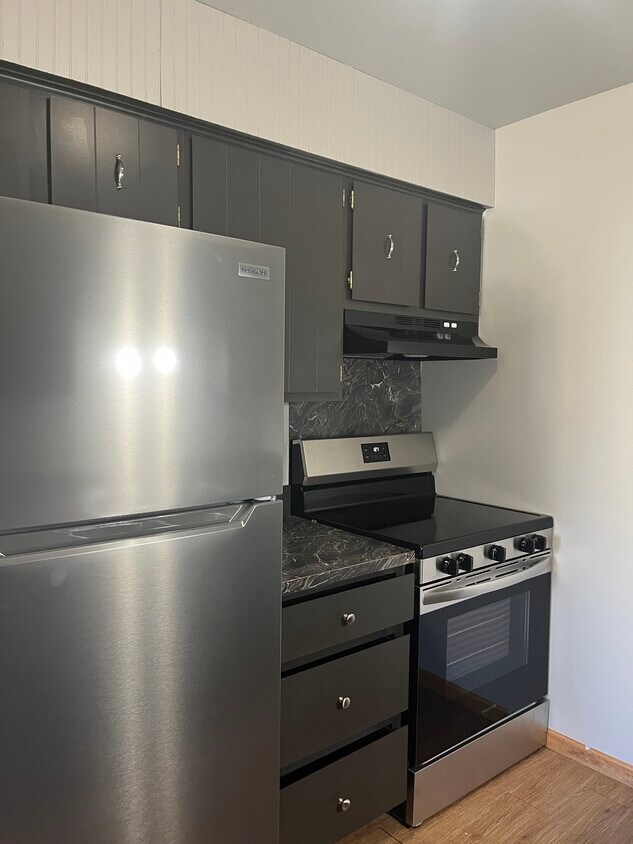 New kitchen appliances - 716 Rhodes St