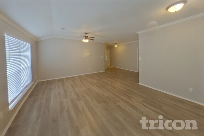 Foto del edificio - 716 Sequoia Dr