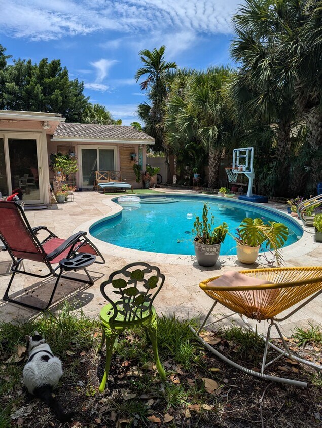 Private Pool - 2220 NE 37th St