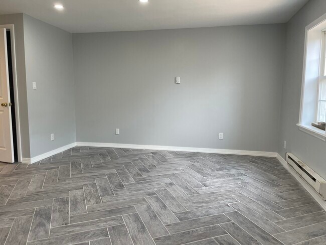 Building Photo - 155 W Main St