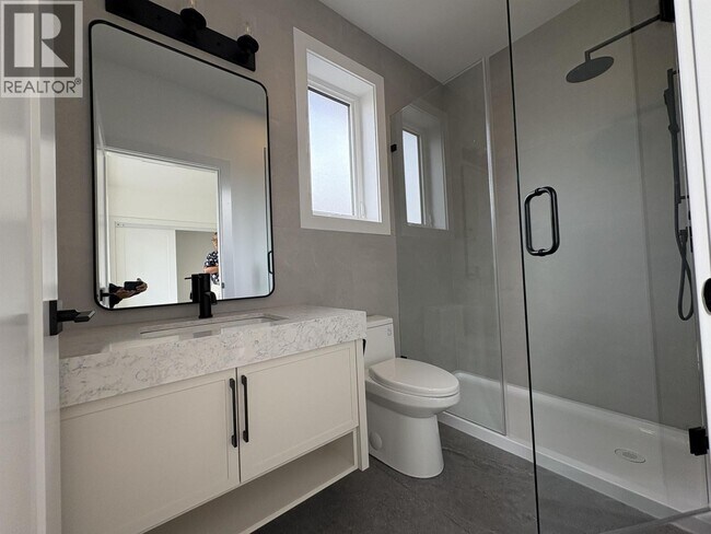 Photo du bâtiment - 945 E 28th Ave