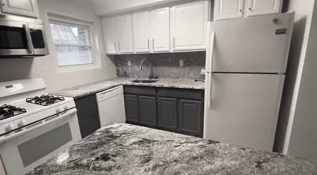 Foto del edificio - 12 COLLEGE St