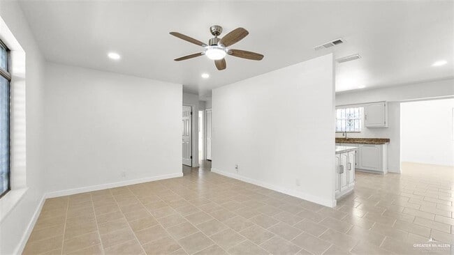 Building Photo - 9 E Dunkin Cir