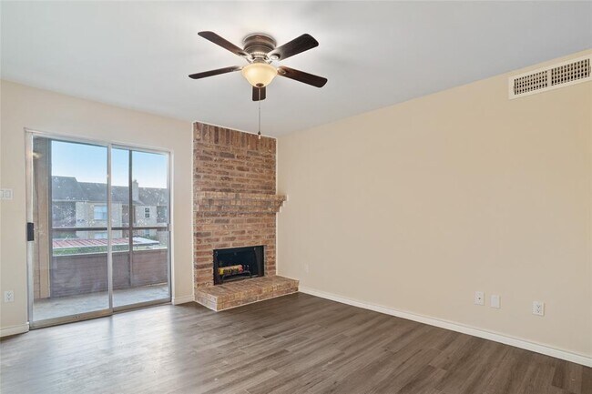 Building Photo - 10555 Turtlewood Ct