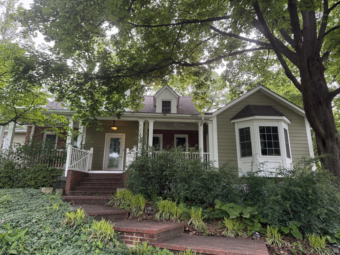 Primary Photo - 1408 N Buchanan St
