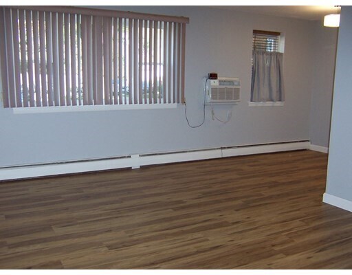 Foto del edificio - 340 Regency Park Dr