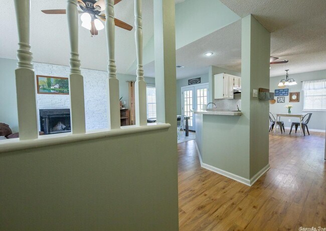Building Photo - 8 Summerwood Dr