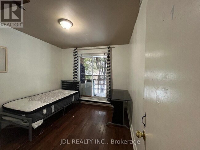 Photo du bâtiment - 47 Crosland Dr