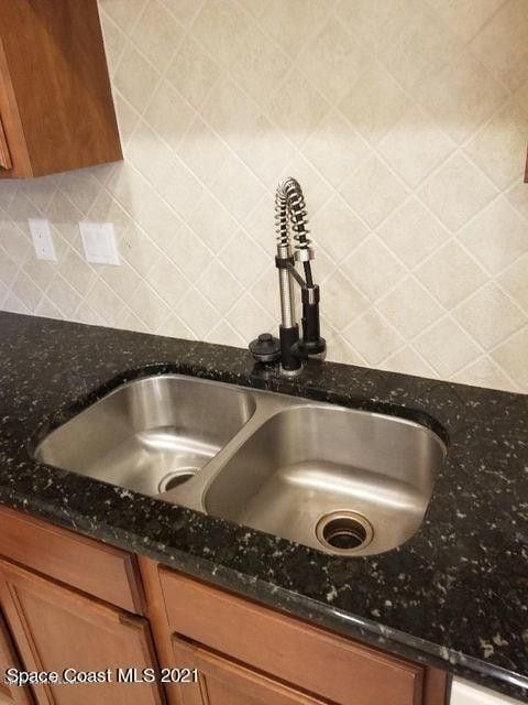 Kitchen with Back Splash - 1050 Eleuthera Dr NE