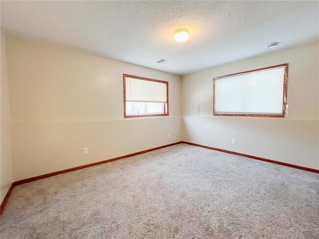 Foto del edificio - 11331 W River Rd