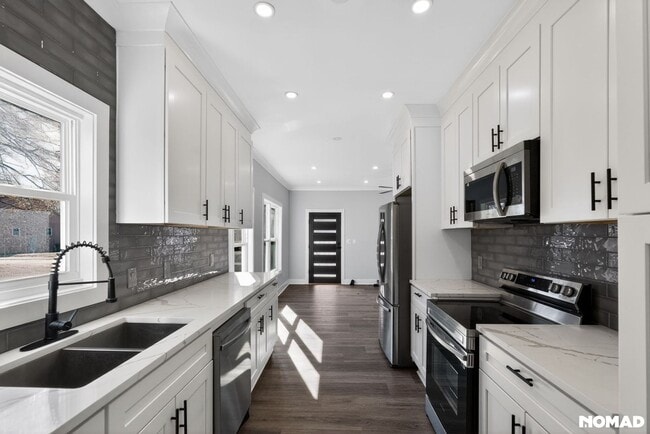 Building Photo - 935 Pelham St NW