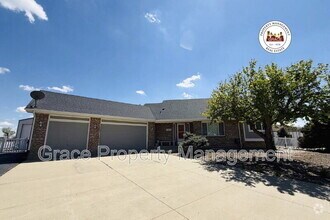 Building Photo - 13820 E 133rd Dr