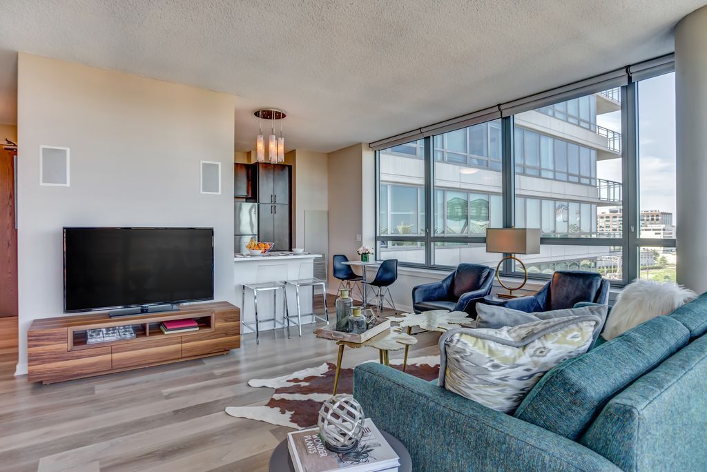 Foto principal - 410 N Milwaukee Ave