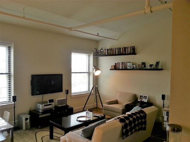 Building Photo - 410 NSP
