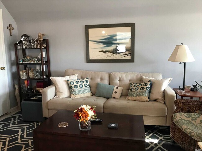 Foto del edificio - 813 E Walnut St