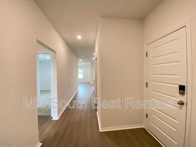 Building Photo - 92 Kelton Ln