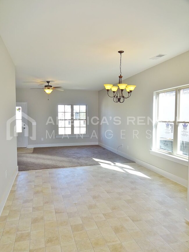 Building Photo - Spacious Home for Rent in Calera! COMING S...